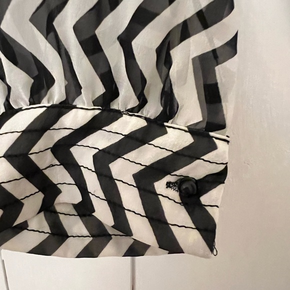 Gorgeous Black and white Blouse
Brand: Bellatrix Size Small - Picture 4 of 7